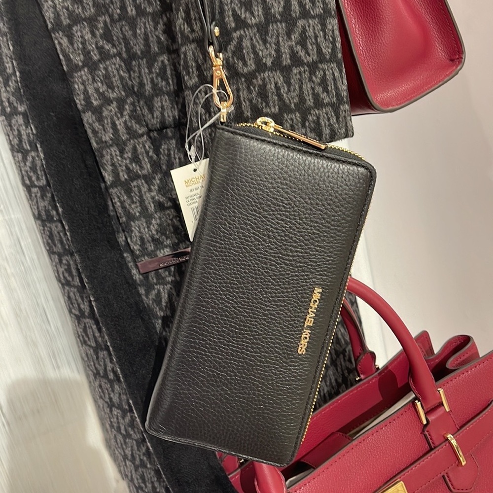 MICHAEL KORS LARGE TRAVEL CONTINENTAL WRISTLET WALLET PHONEHOLDER BLACK /Gold - Picture 15 of 16